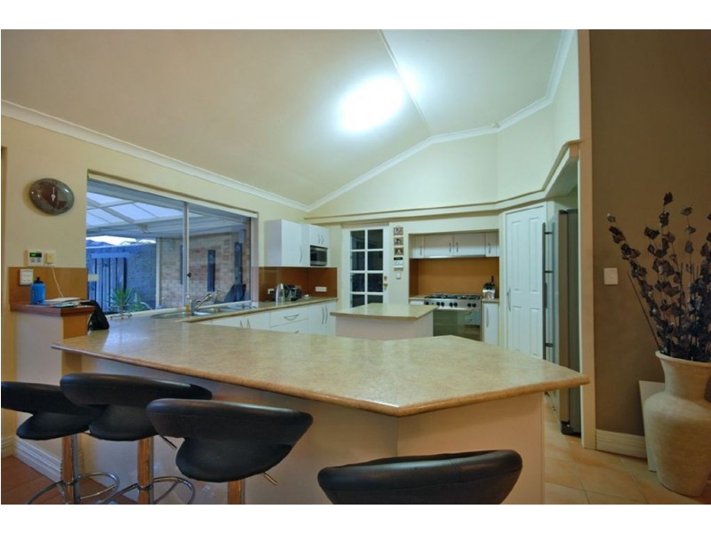 18 Whitecliffe Square, Iluka WA 6028