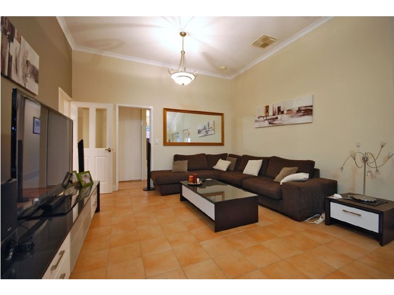 18 Whitecliffe Square, Iluka WA 6028