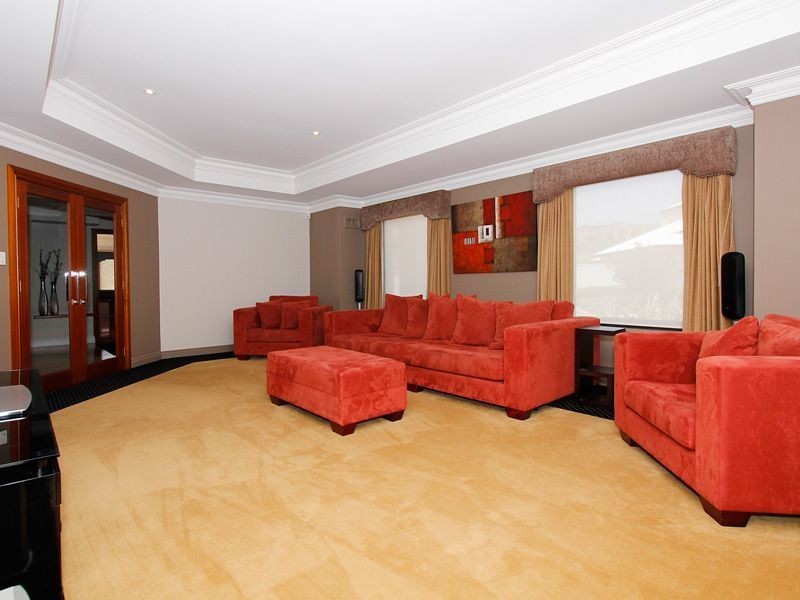 2 Cavello View, Iluka WA 6028