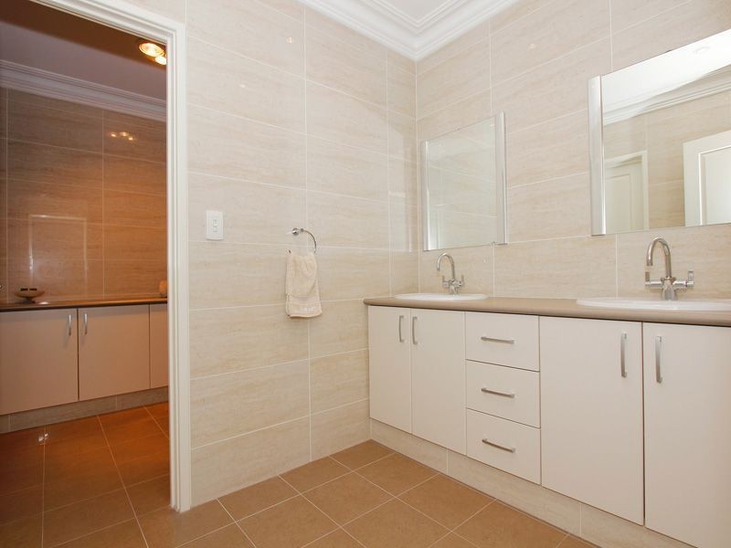 2 Cavello View, Iluka WA 6028