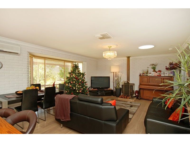 43 Wildflower Drive, Carramar WA 6031
