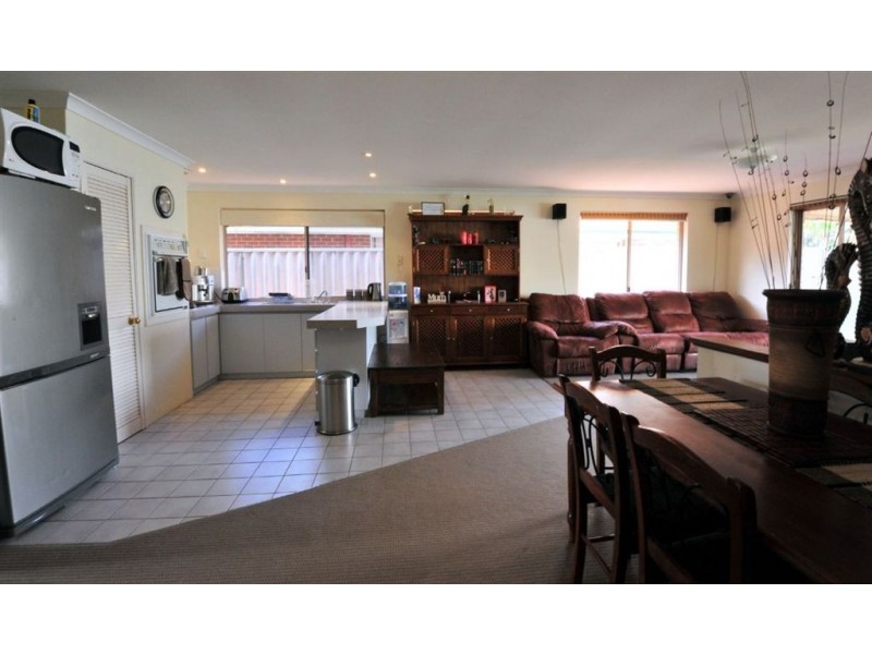 8 Arbroath Circle, Kinross WA 6028