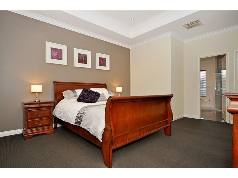 6 Craighall Turn, Madeley WA 6065