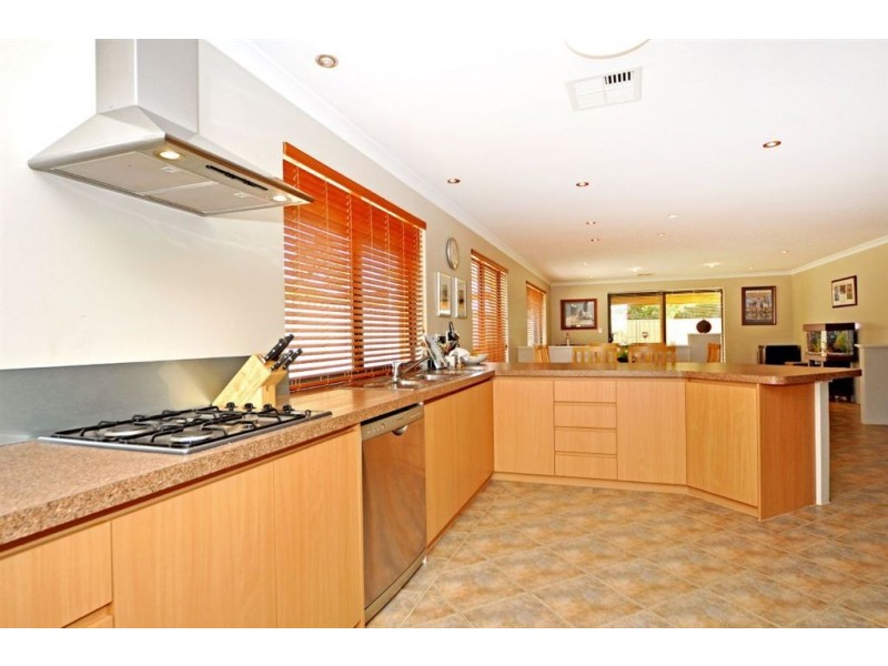 8 Strathalbyn Loop, Carramar WA 6031