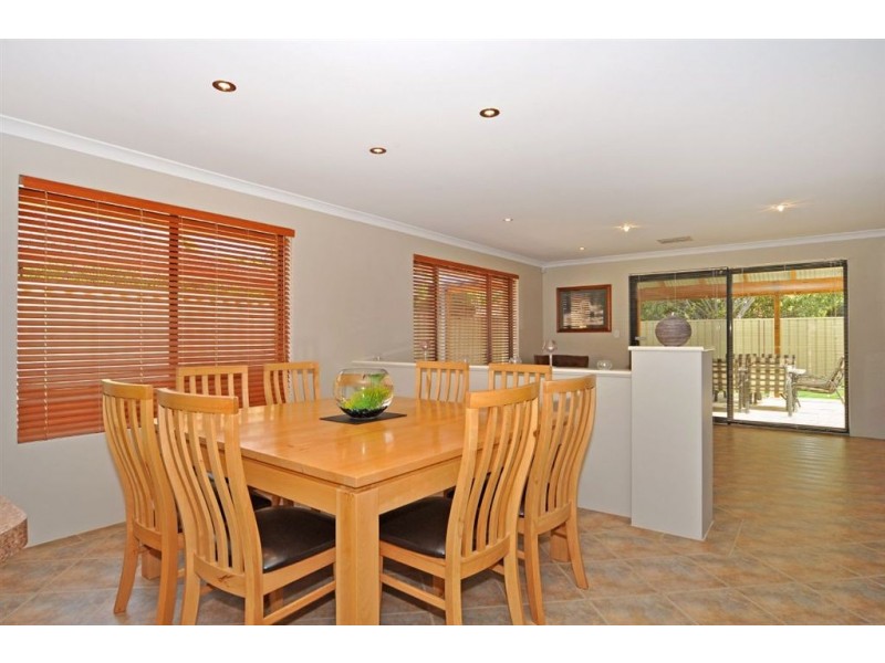 8 Strathalbyn Loop, Carramar WA 6031