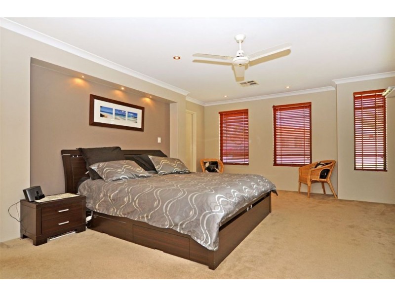 8 Strathalbyn Loop, Carramar WA 6031