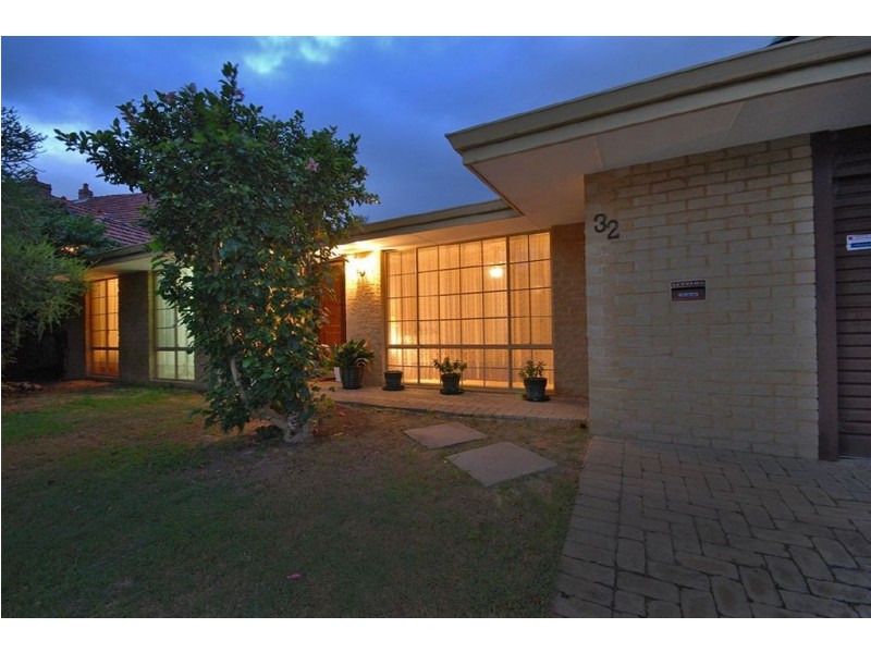 32 Lakeview Drive, Edgewater WA 6027