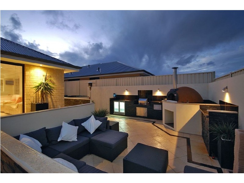 2 Naismith Road, Tapping WA 6065