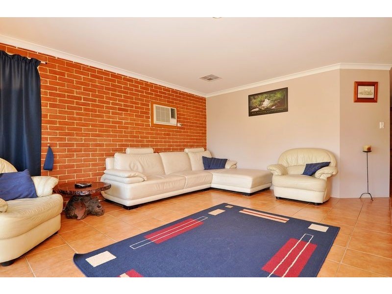 70 Lakelands Drive, Gnangara WA 6077
