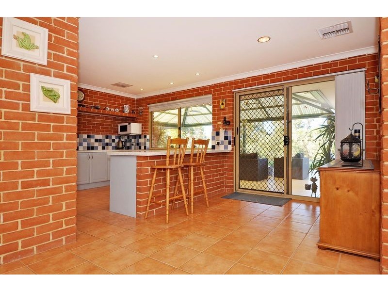 70 Lakelands Drive, Gnangara WA 6077