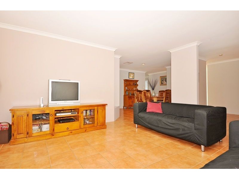 70 Lakelands Drive, Gnangara WA 6077