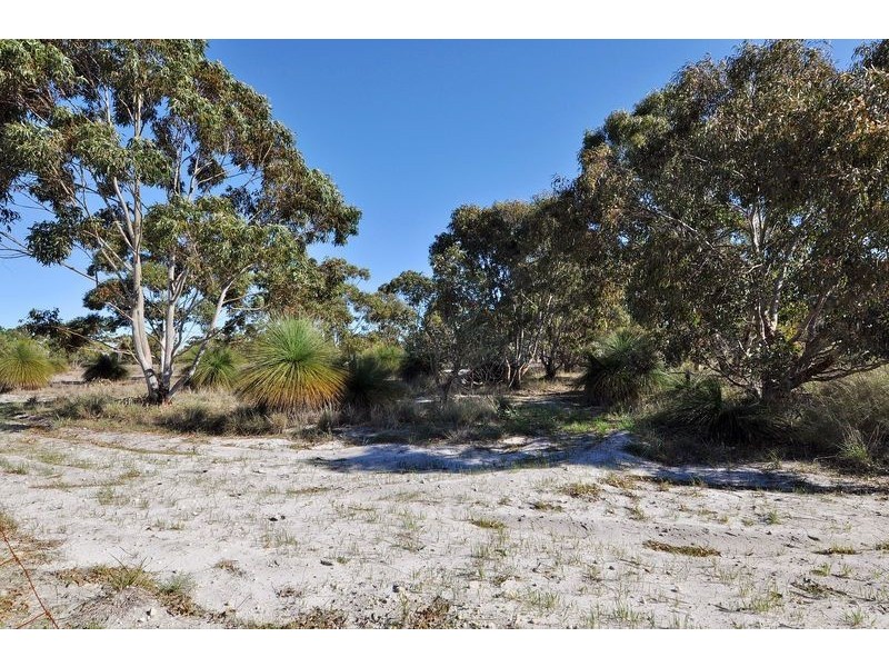 494 Neaves Road, Mariginiup WA 6065