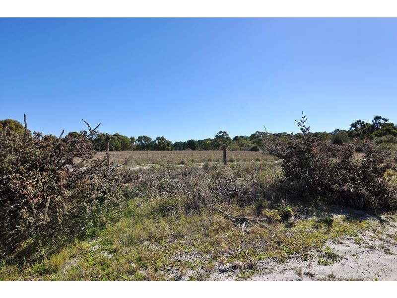 494 Neaves Road, Mariginiup WA 6065