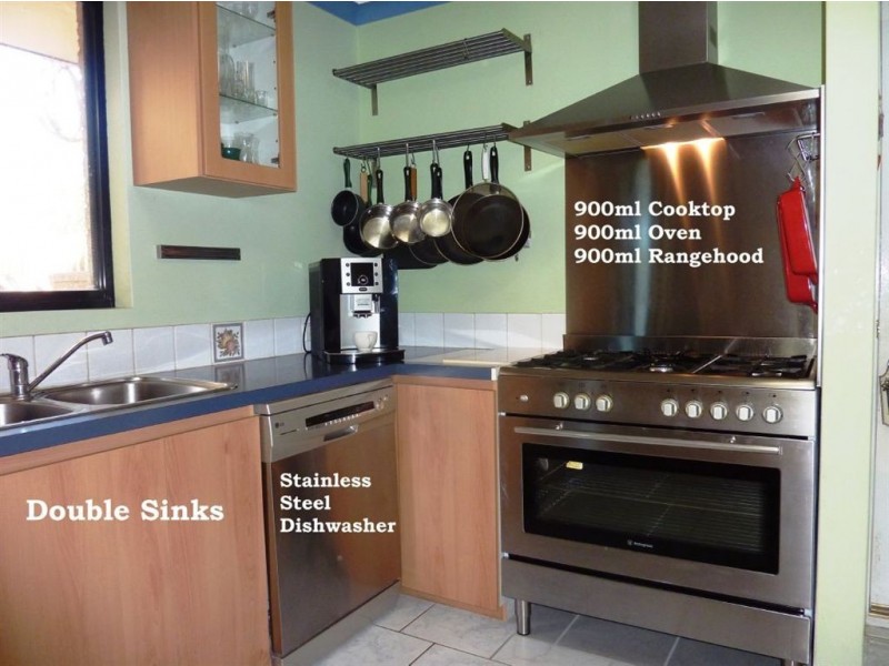 11 Theydon Grove, Two Rocks WA 6037