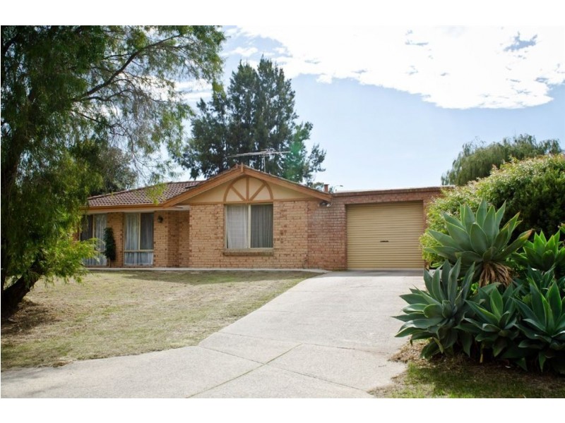 20 Woolerong Walk, Marangaroo WA 6064