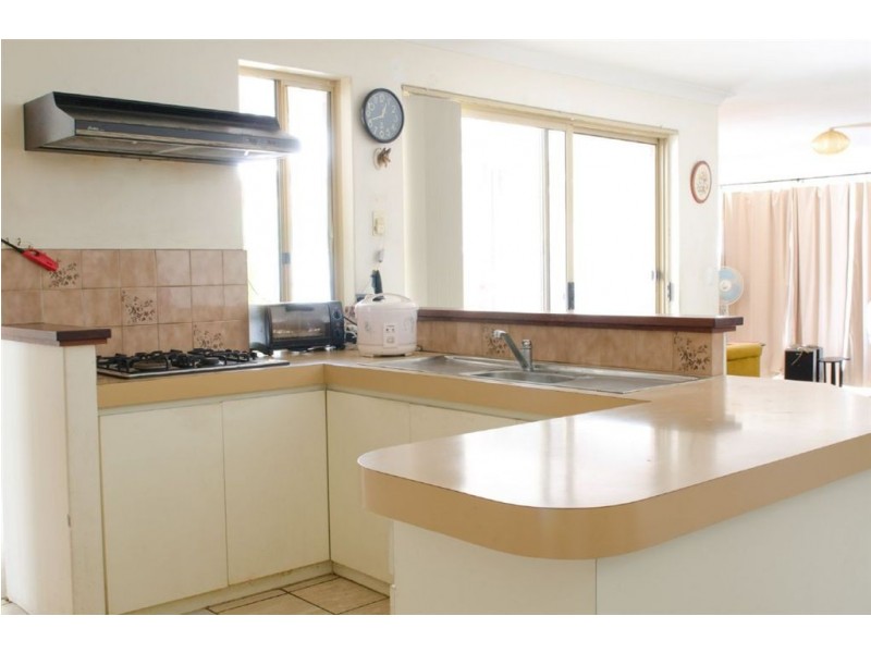 20 Woolerong Walk, Marangaroo WA 6064