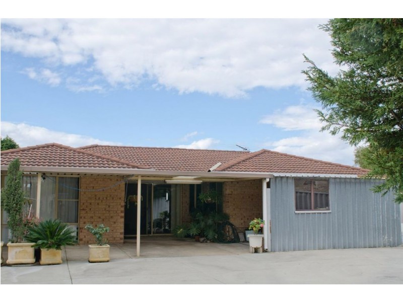 20 Woolerong Walk, Marangaroo WA 6064