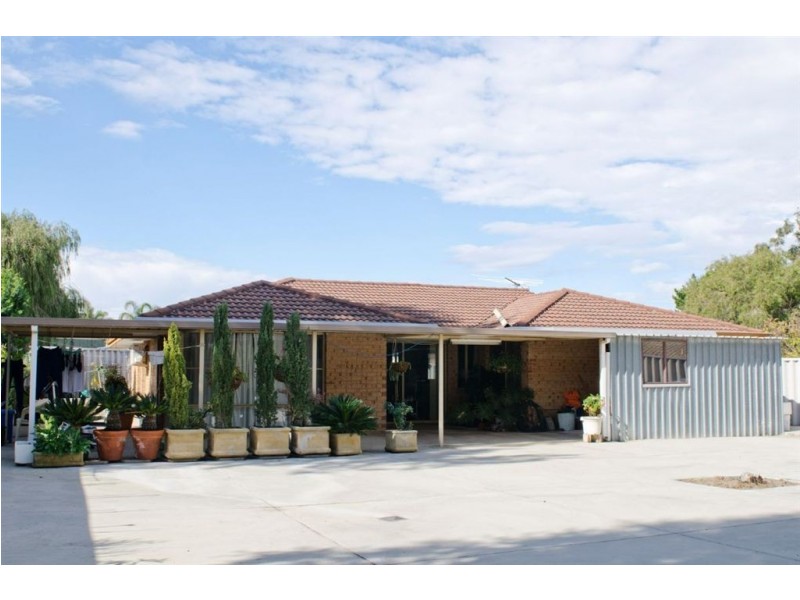 20 Woolerong Walk, Marangaroo WA 6064