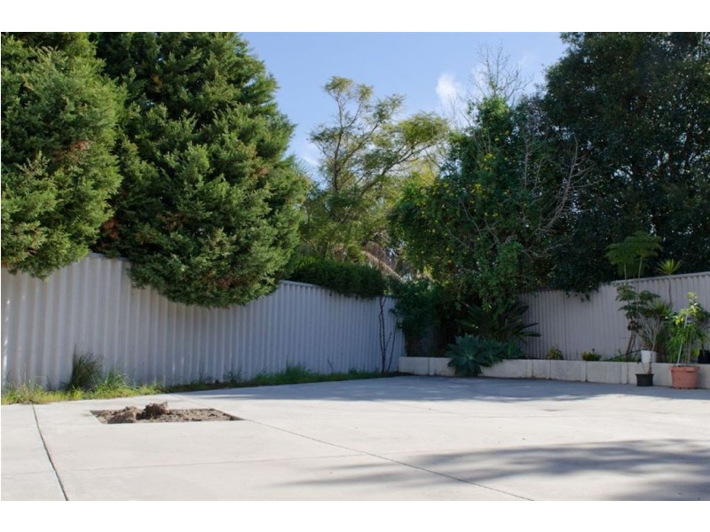 20 Woolerong Walk, Marangaroo WA 6064