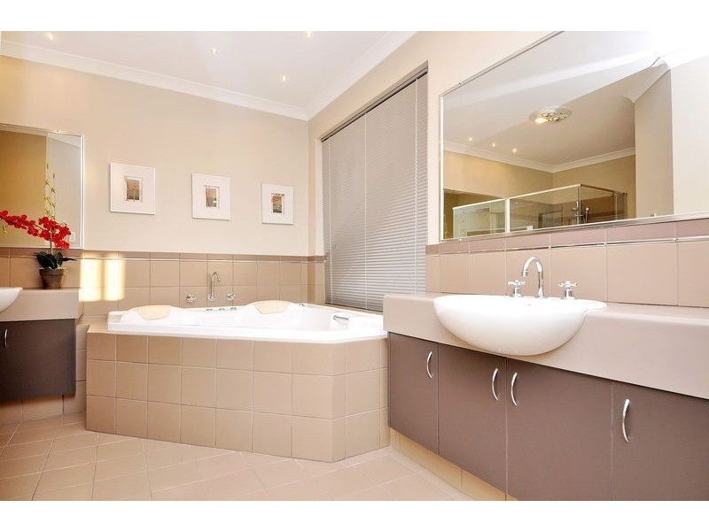 84 Regency Avenue, Madeley WA 6065