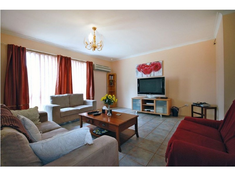 7 Ulcombe Street, Marangaroo WA 6064