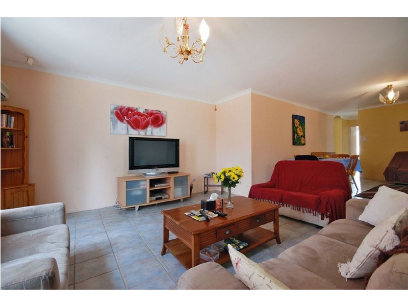 7 Ulcombe Street, Marangaroo WA 6064