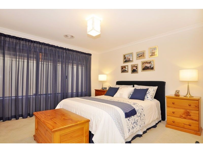 8 Olivedale Road, Madeley WA 6065