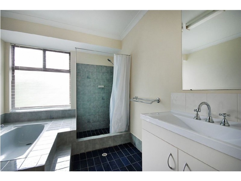 1 Lakeview Drive, Edgewater WA 6027