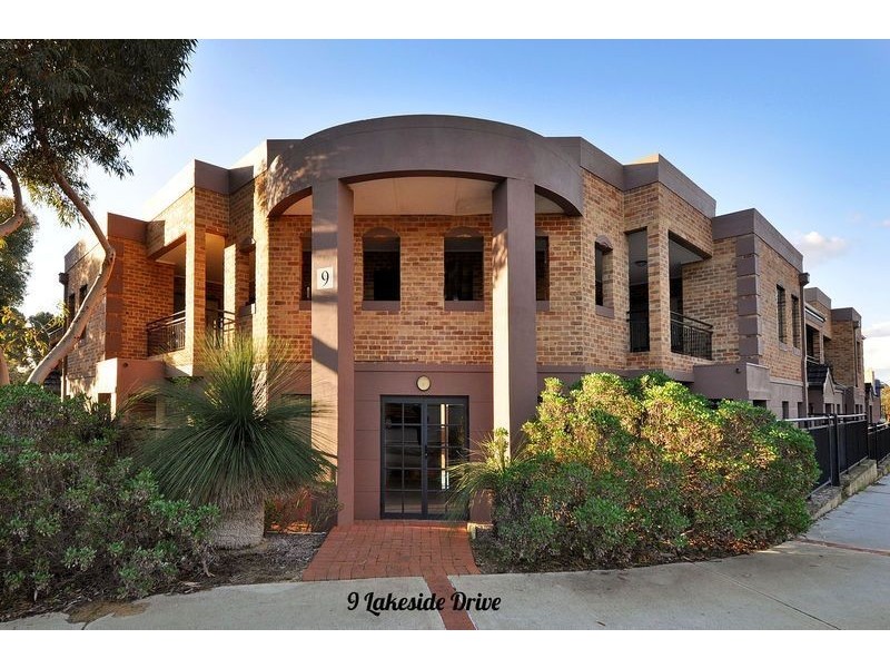 10/9 Lakeside Drive, Joondalup WA 6027