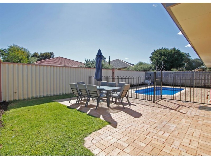 11 Golf Links Drive, Carramar WA 6031