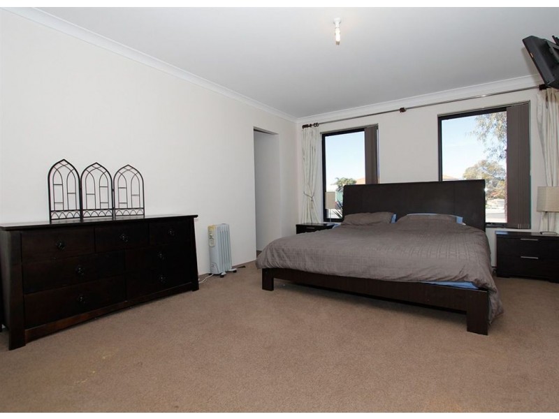 11 Golf Links Drive, Carramar WA 6031