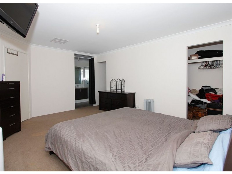11 Golf Links Drive, Carramar WA 6031