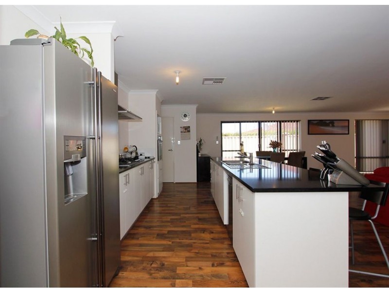 11 Golf Links Drive, Carramar WA 6031