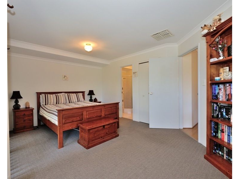 122 Selkirk Drive, Kinross WA 6028