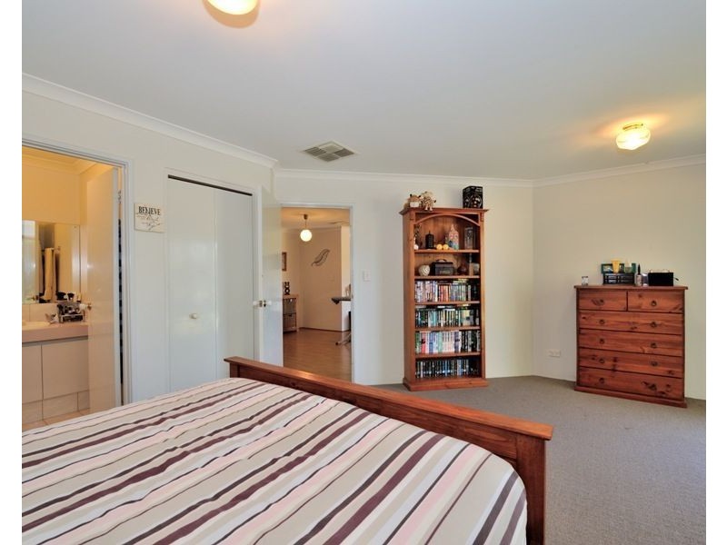 122 Selkirk Drive, Kinross WA 6028