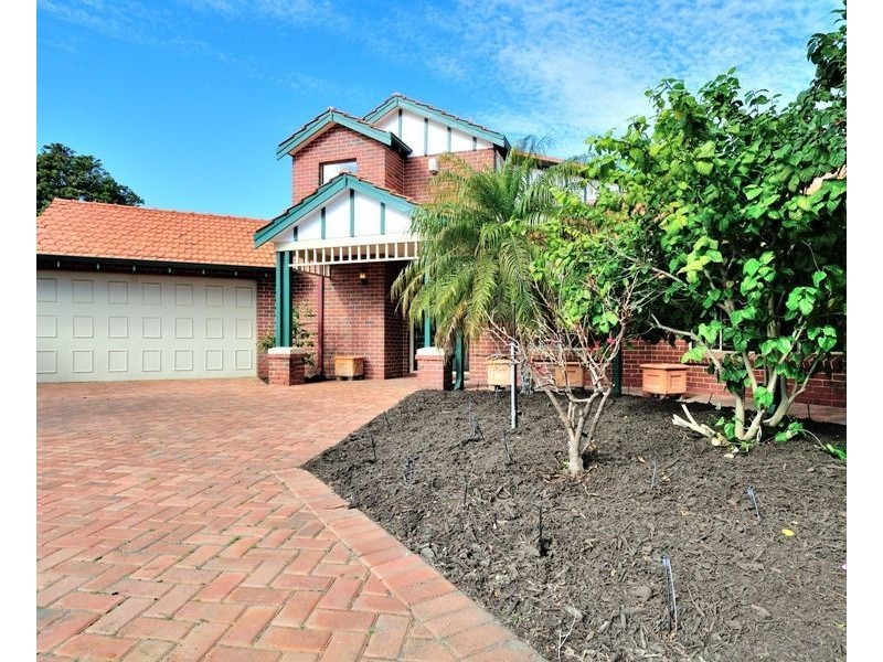 14 Volunteer Place, Ocean Reef WA 6027