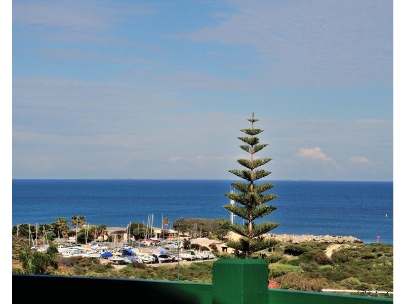 14 Volunteer Place, Ocean Reef WA 6027