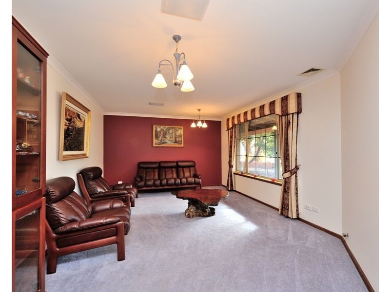 14 Volunteer Place, Ocean Reef WA 6027