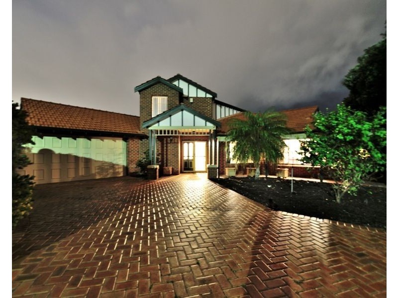 14 Volunteer Place, Ocean Reef WA 6027