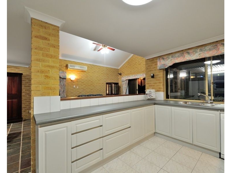 14 Volunteer Place, Ocean Reef WA 6027