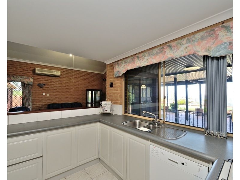 14 Volunteer Place, Ocean Reef WA 6027