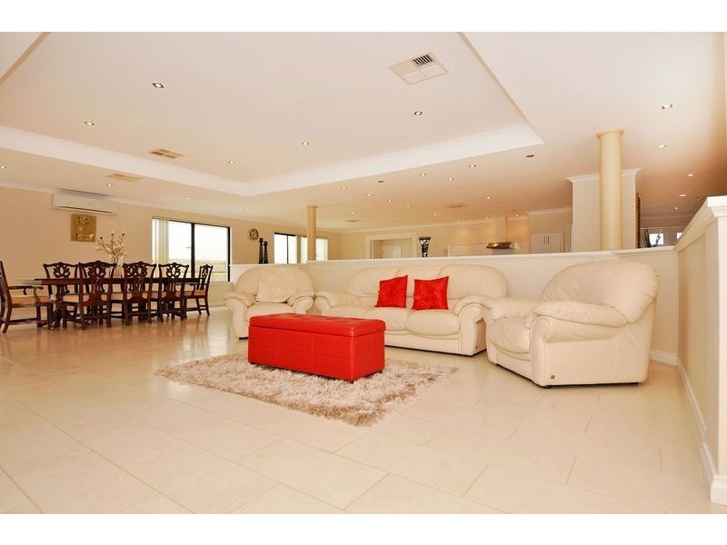 49 Hinckley Parkway, Hocking WA 6065