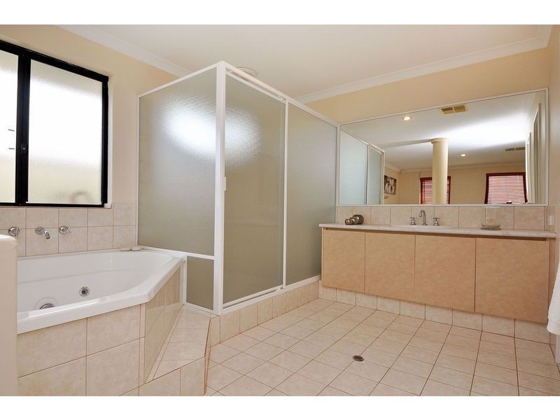 49 Hinckley Parkway, Hocking WA 6065