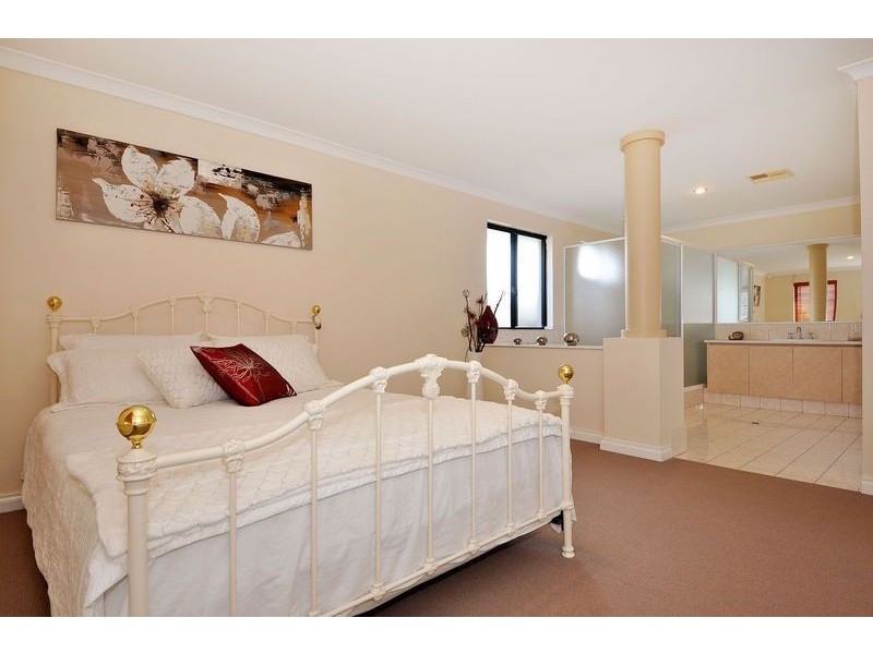 49 Hinckley Parkway, Hocking WA 6065