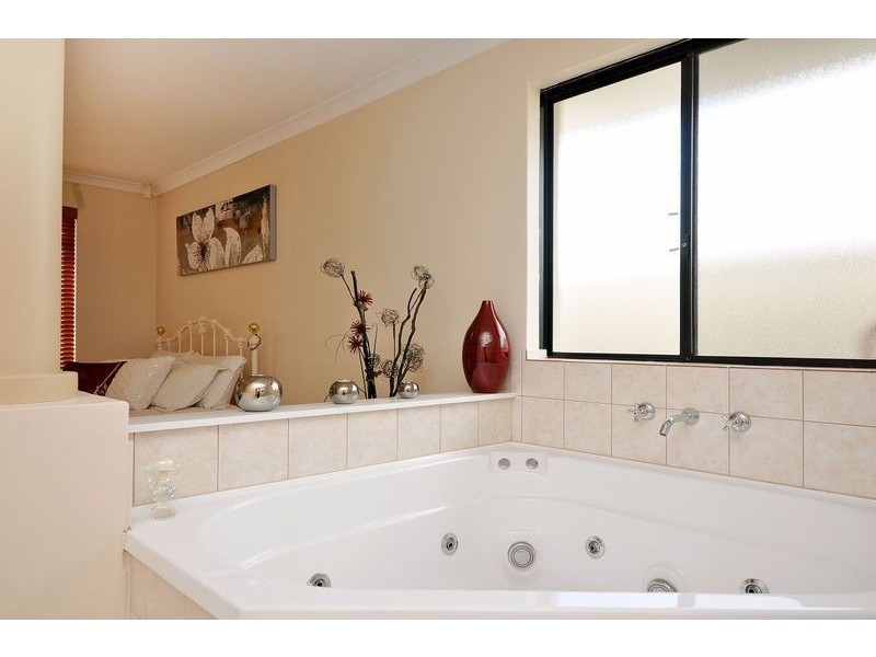 49 Hinckley Parkway, Hocking WA 6065