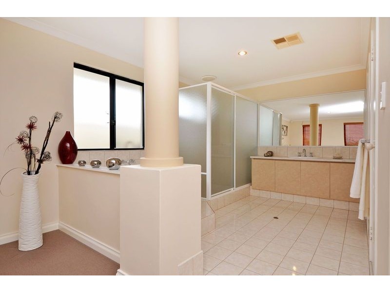 49 Hinckley Parkway, Hocking WA 6065