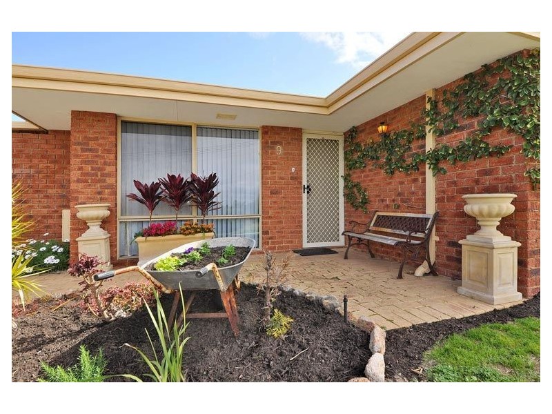 9 Petrel Close, Beldon WA 6027