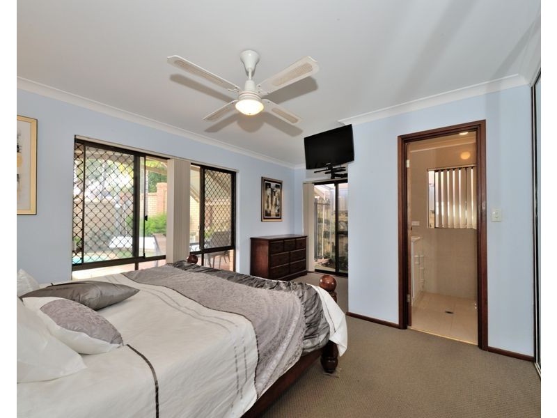 5 Gael Place, Kallaroo WA 6025