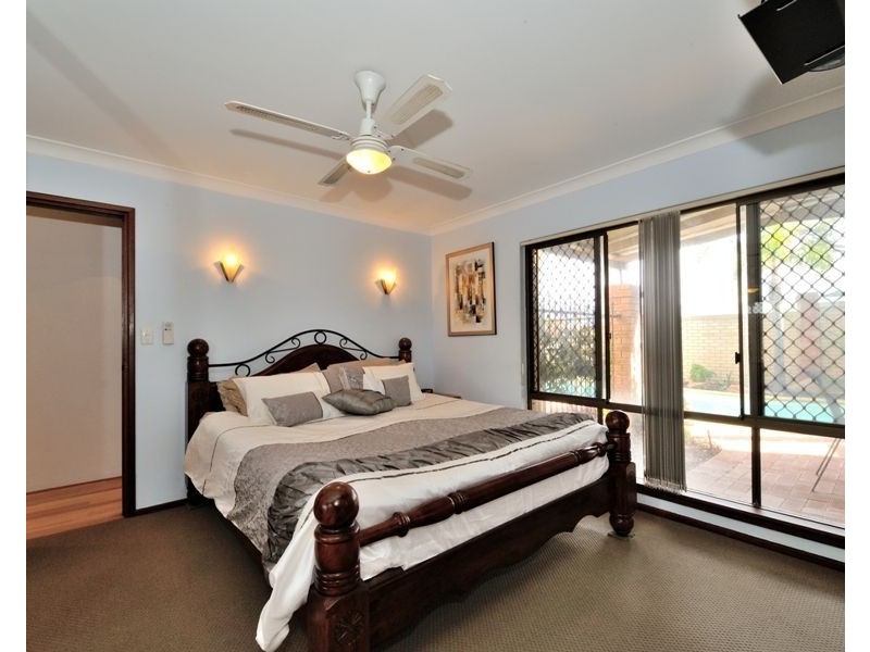 5 Gael Place, Kallaroo WA 6025