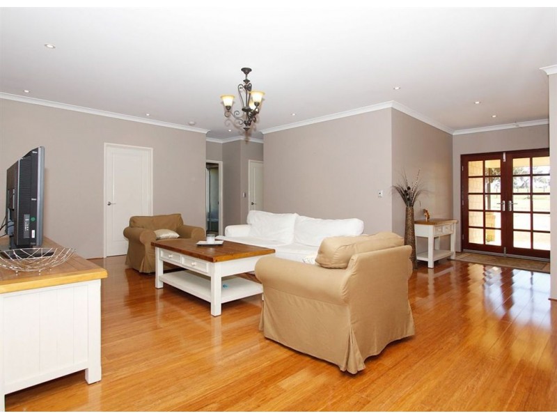 73 Sussex Bend, Lower Chittering WA 6084